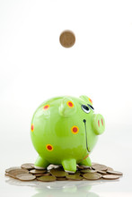 Saving Money With A Piggy Bank