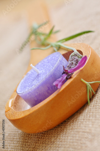 Foto-Kissen - lavender scented candles with freshly cut lavender (von quayside)