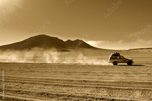 Naklejka na kafelki natural background, jeep in bolivian's desert