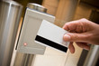 © shocky - badge sécurité accès entrée portillon détecteur identité magnéti