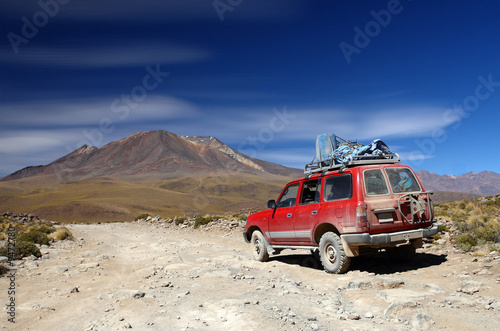 Naklejka - mata magnetyczna na lodówkę bolivia desert landscape, travel by jeep