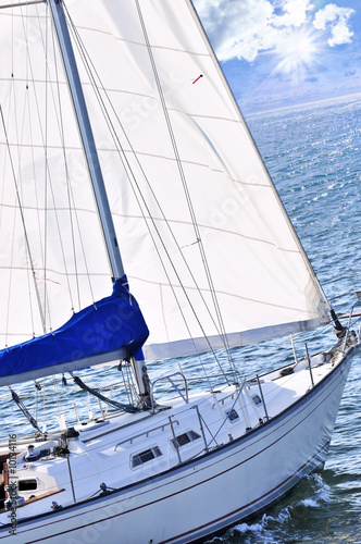 Obraz w ramie Sailboat with white sail sailing on a sunny day