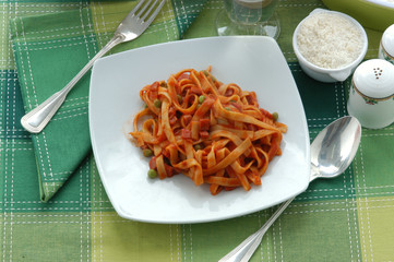 Tagliatelle ai piselli e prosciutto crudo - Primi Emilia R.