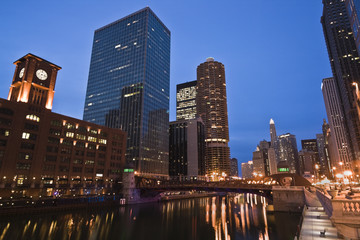 Fototapete - Night by Chicago River