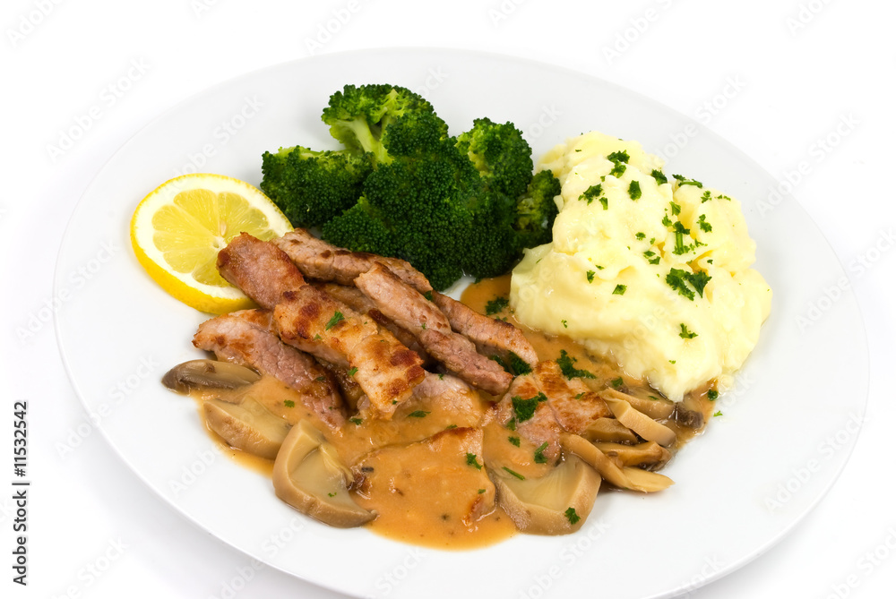 Stock-Foto „Filet-Geschnetzeltes mit Pilz-Rahmsoße“ | Adobe Stock Stock-Foto „Filet-Geschnetzeltes mit Pilz-Rahmsoße“ | Adobe Stock