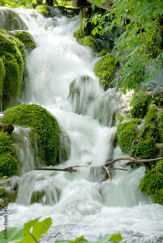 Dekoracja na wymiar  zielony-wodospad