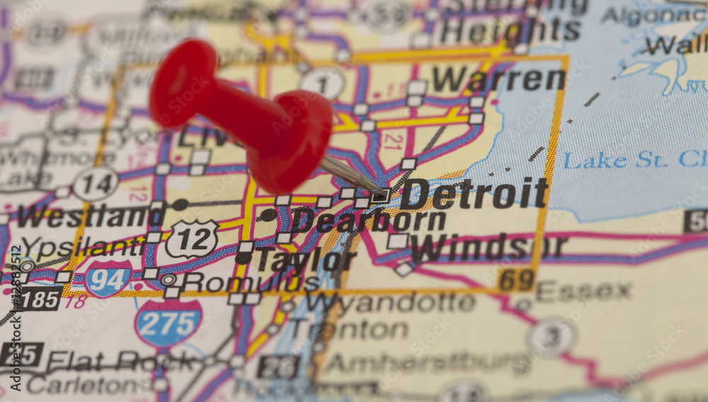 red push pin pointing on detroit Stock Photo | Adobe Stock