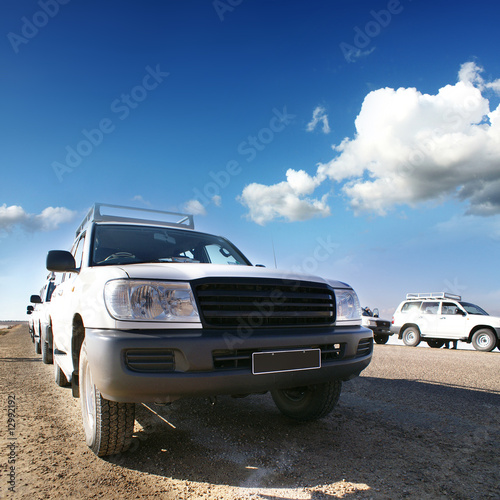 Naklejka dekoracyjna Durch die Wüste mit dem Jeep