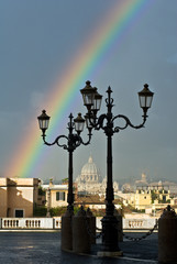 vista di San Pietro dal Quirinale con arcobaleno - Roma - Italia