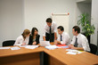© auremar - réunion de travail avec ordinateur portable