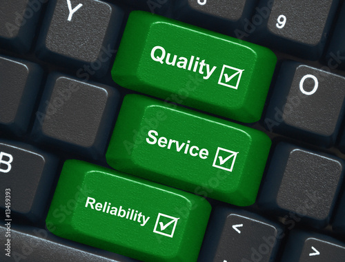 Fotografía "Quality, Service & Reliability" keys on keyboard