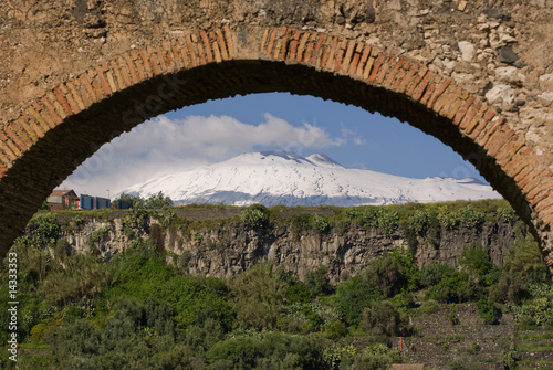 Cuadros en Lienzo view of volcano Etna framed by blurred arch