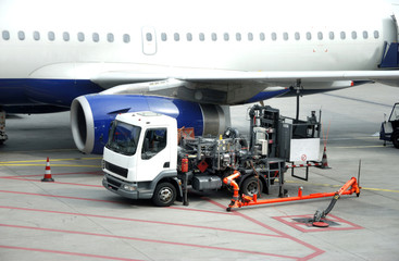 Refueling an airplane