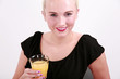 © emeraldphoto - Frau mit Orangensaft
