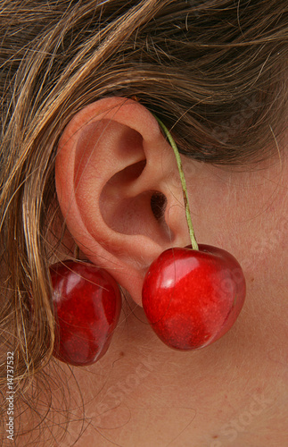 cerise, boucle d'oreille - Acheter cette photo libre de droit et