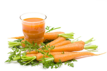 carrots juice and fresh carrots