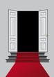 geöffnete Tür mit rotem Teppich