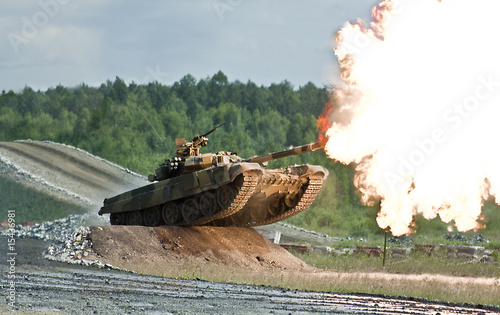shooting russian tank Fototapeta