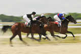 Fototapeta Konie - Slow shutter, racing jockeys and horses