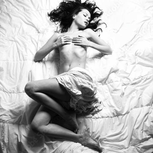 Naklejka - mata magnetyczna na lodówkę Young seductive woman in bed