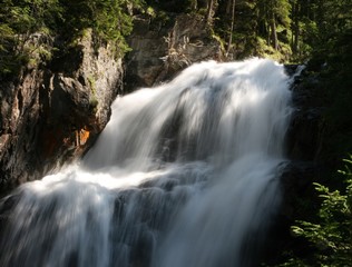  Fließender Wasserfall