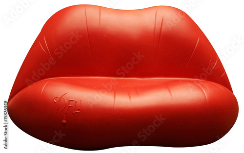 Dekoracja na wymiar  sofa-usta-zostala-zaprojektowana-przez-salvadora-dali
