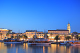 Fototapeta Londyn - Split harbour depicting Diocletian's palace, by night