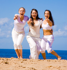 Canvas Print - Active girls on a beach