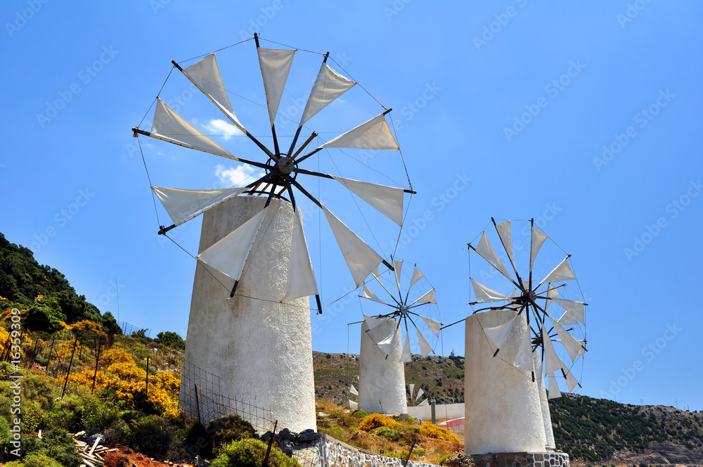 Obraz na płótnie Traditional wind mills in the Lassithi plateau, Crete, Greece. w salonie