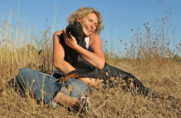 Wall Mural - jeune femme et son beauceron