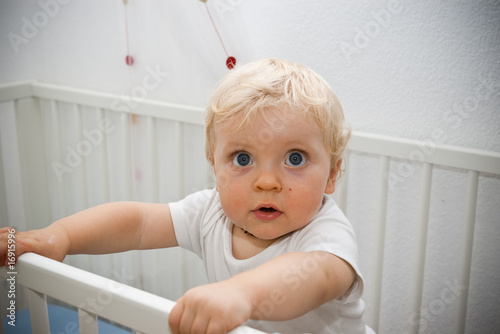 Bebe Blond Aux Yeux Bleus Stock Photo Adobe Stock