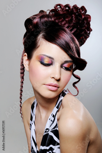 Naklejka - mata magnetyczna na lodówkę Brunette woman with fashion creative hairstyle