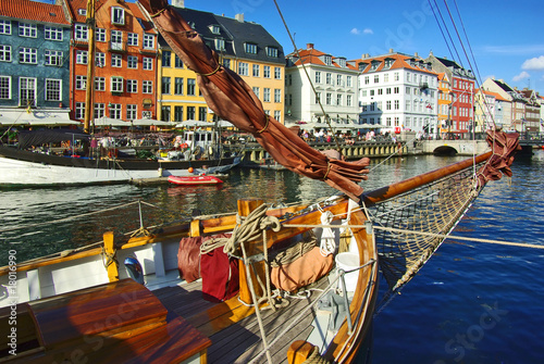 Photo Nyhavn (new Harbor) in Copenhagen, Denmark.