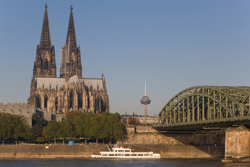 Fototapete - Kölner Dom, Hohenzollernbrücke, Rheinufer