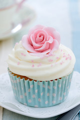 Wall Mural - Rose cupcake