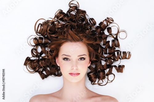 Fotografía woman with beautiful curly hairs
