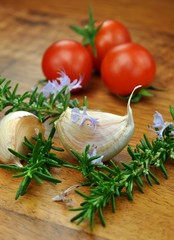 Canvas Print - Knoblauch, Rosmarin, Tomaten