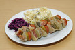 Schaschlik mit Kartoffelsalat und Rotkraut