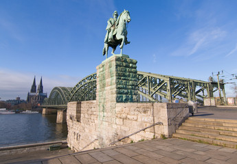 Fototapete - Kölner Dom, Kaiser Wilhelm I., Hohenzollernbrücke