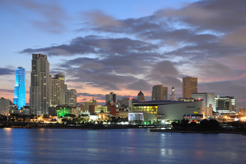 Fototapete - Downtown Miami at dusk, Florida