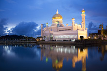 Sultan Omar Ali Saifuddien Mosque, Brunei
