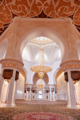Wall Mural - Interior of Sheikh Zayed Mosque in Abu Dhabi 12