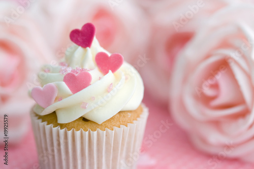 Fototapeta na wymiar Valentine cupcake