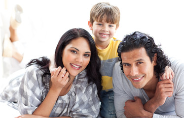 Canvas Print - Portrait of a loving family lying on the floor