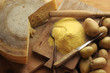 Ingredienti per la polenta con formaggio e patate