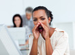 © WavebreakMediaMicro - Afro-american businesswoman yelling in the office
