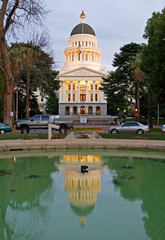 Wall Mural - Capitol of California reflection in the water at sunset