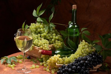 Wall Mural - White dry wine, fresh clusters of a grapes