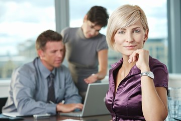 Canvas Print - Businesswoman with team