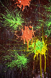 Fototapeta  - kolorowe plamy na drewnianej desce podczas gry w paintball
